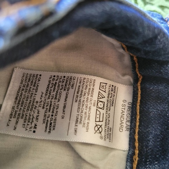 Old Navy Cuffed Stretchy Jean Shorts - Picture 3 of 4